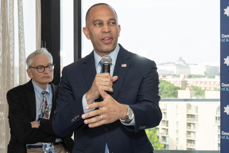 Hakeem Jeffries' Theatrical House Floor Stunt to Stop 'Big Beautiful Bill' Backfires, Has Opposite Effect