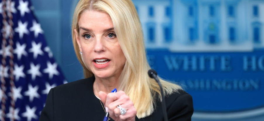 He's On The List' &mdash; AG Pam Bondi Says Top Democrat Will Be Arrested