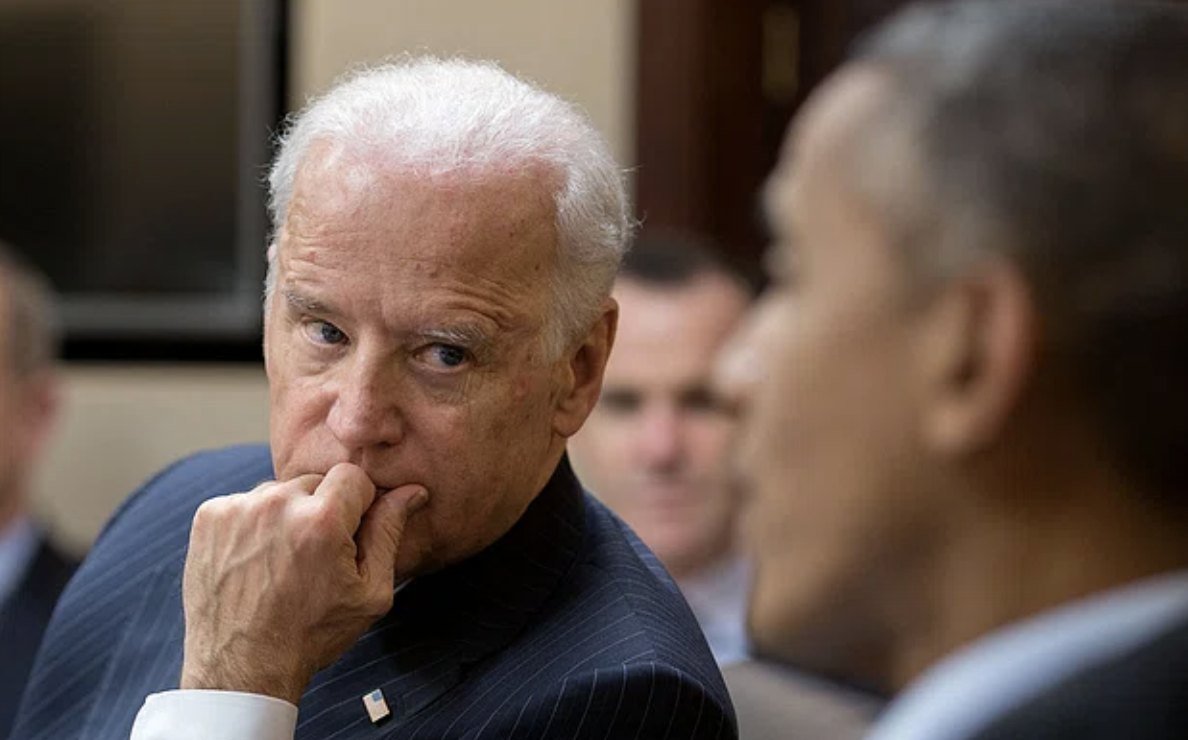 Obama Suddenly FLIPS On Biden - Throws Him Under The Bus